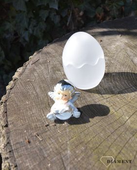 Piękna figurka aniołka trzymającego książkę w jajku wykonanym ze szkła . Wykonana z wysokiej jakości stali oraz pokryta warstwą srebra w technologii laminowania srebrem (2).JPG